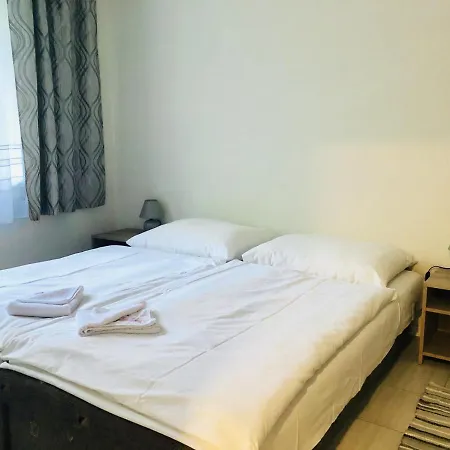 Penzion Pri Jazere Guest house